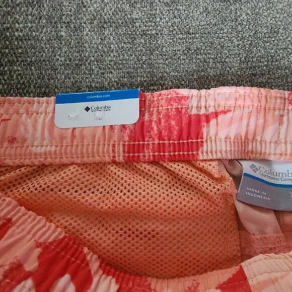 Women's Columbia Shorts - Picture 2 of 4